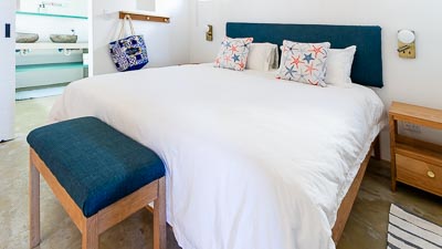 main bedroomm, king-size bed, en-suit bathroom